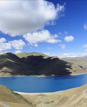 Живописные пейзажи святого озера Янчжоюнху Тибета
