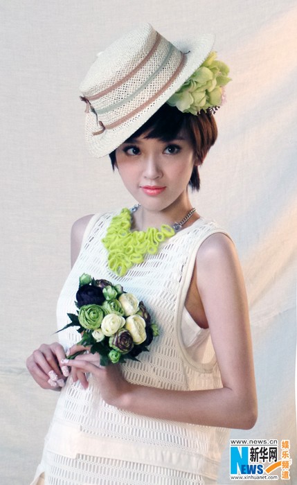 Фото: Красотка Тан Исинь на обложках журнала