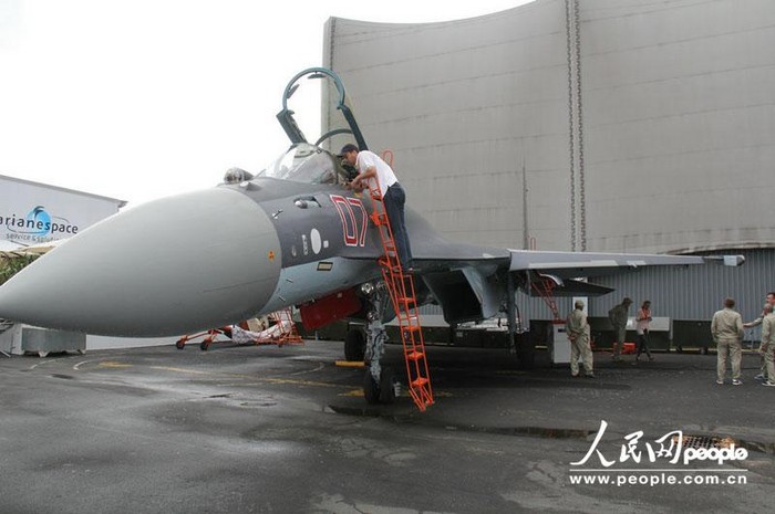 Парижский авиасалон Ле-бурже: российский истребитель Су-35