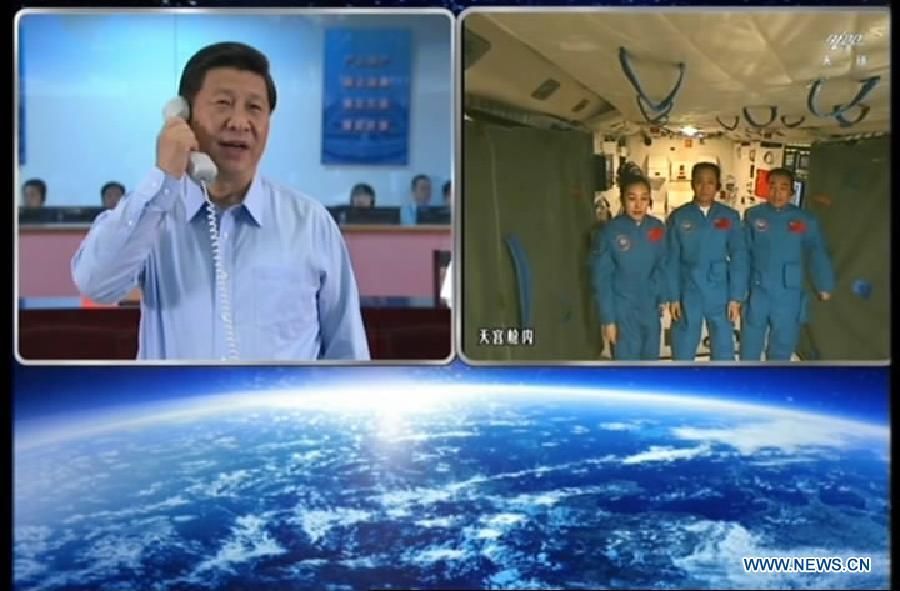 Си Цзиньпин провел телефонный разговор с экипажем корабля 'Шэньчжоу-10'
