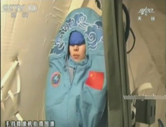Интересные фото: как китайская космонавтка Ван Япин спит в космосе
