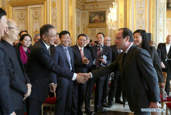 Президент Франции призвал Китай и ЕС посредством переговоров урегулировать торговые споры