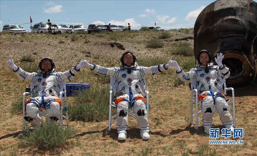 Десять космонавтов, совершивших полет в космос на пилотируемых кораблях