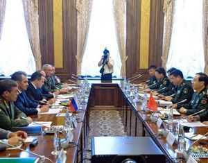 Начальник Генштаба Китая встретился с министром обороны РФ