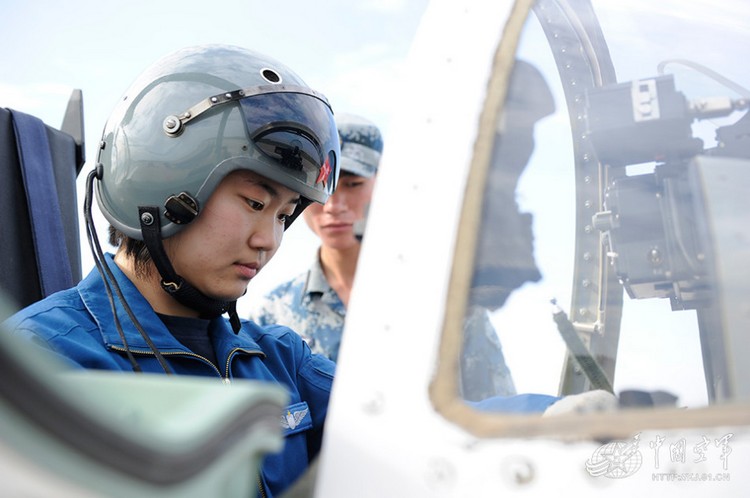 Фото: Красивые китайские женщины-летчики