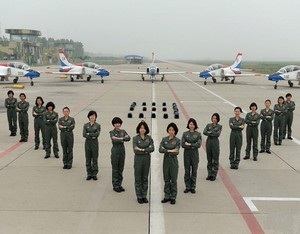 Фото: Красивые китайские женщины-летчики