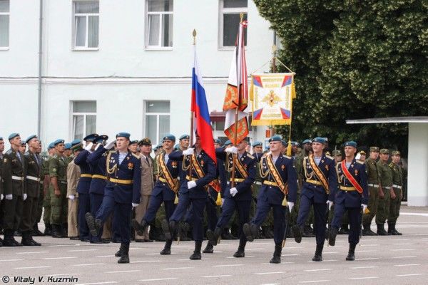 Первый выпуск женщин-офицеров РВВДКУ 