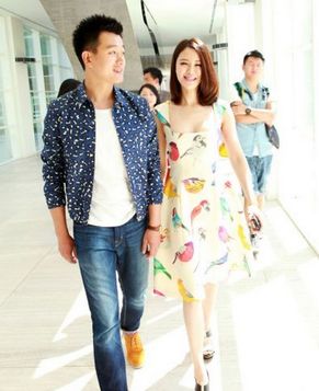 Супруги Тун Давэй и Гуань Юе в Италии посетили известную обувную фабрику