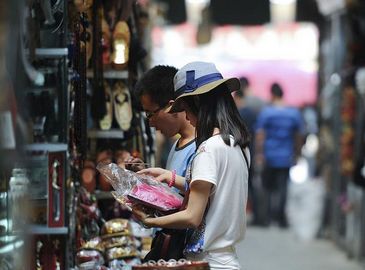 Туристы купили специфические товары на Большом международном базаре Урумчи