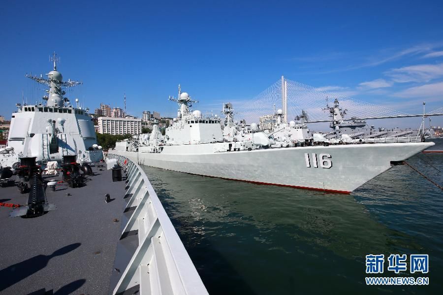 Военные корабли, принимающие участие в китайско-российских учениях «Морское взаимодействие-2013», во Владивостоке открыты для российской публики