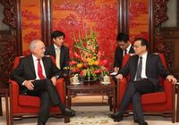 Ли Кэцян встретился с министром экономики Швейцарии