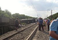 76 человек пострадали при сходе вагонов пассажирского поезда на Кубани, пока госпитализированы шестеро