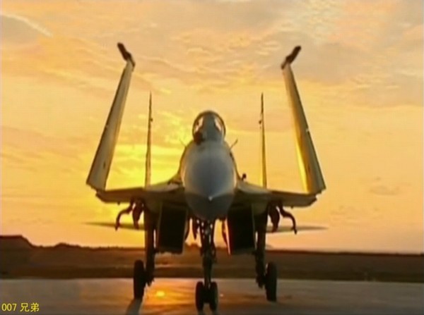 Интересные фото: Истребитель 'Цзянь-15' со складывающимися крыльями