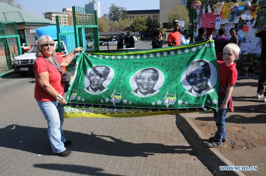 Состояние Н. Манделы остается 'критическим, но стабильным'
