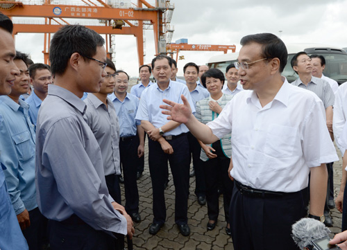 Ли Кэцян в ходе поездки по Гуанси-Чжуанскому автономному району пообещал ему политическую поддержку