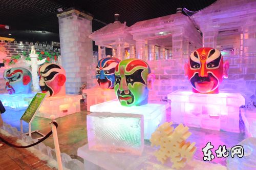 Летом посетители Музея ледяных фонарей могут попрактиковаться в изготовлении скульптур изо льда