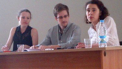 Эдвард Сноуден попросил политического убежища в России и поддержки правозащитников 