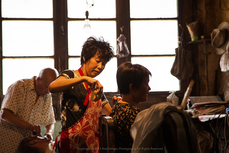 Документальные фото: старая парикмахерская в Китае