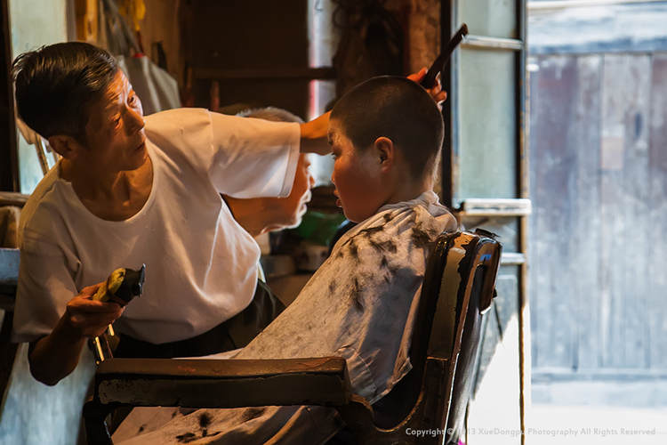 Документальные фото: старая парикмахерская в Китае