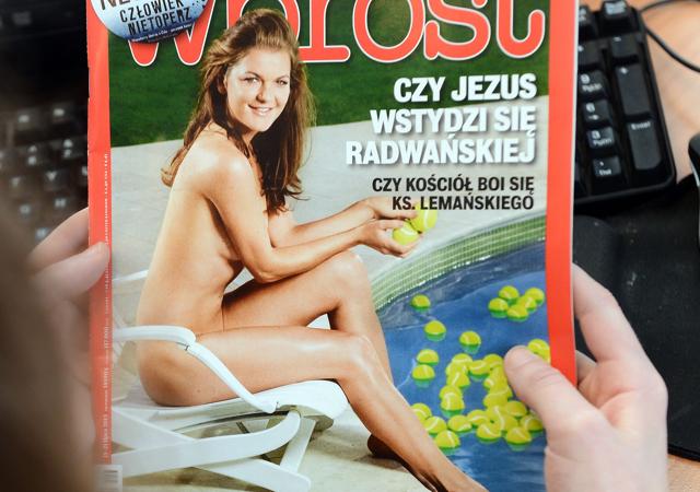 На днях, талантливая польская теннисистка Агнешка Радванска была выгнана из Польской молодежной католической организации. Причиной является то, что девушка снялась в обнаженной фотосессии для журнала ESPN, ее поведение считается аморальным с точки зрения данной организации.