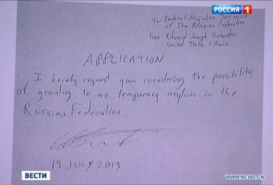 Э. Сноуден официально запросил временное убежище в России