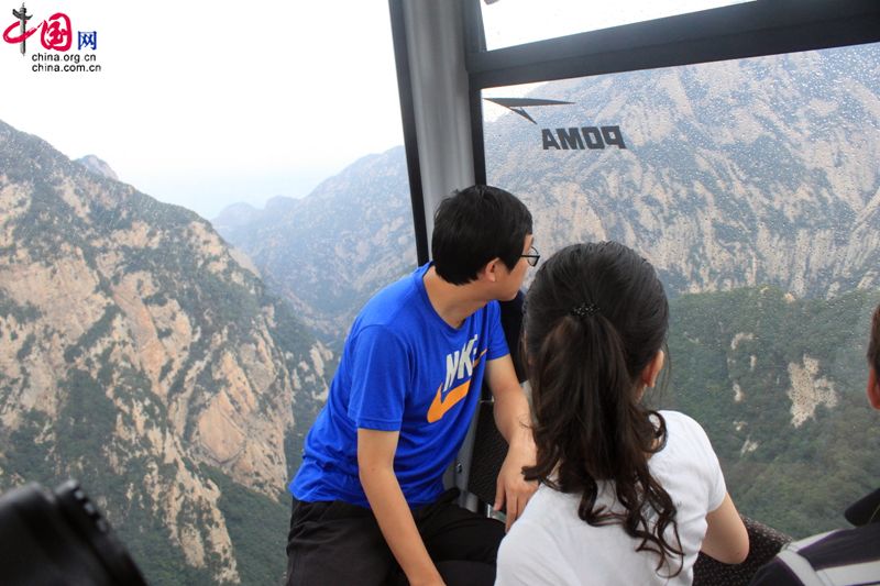 Хуашань расположены в г. Хуаинь провинции Шэньси, имеют высоту 2154,9 над уровнем моря, являются самыми высоками среди пяти наиболее прославленных в Китае гор. Хуашань расположены в г. Хуаинь провинции Шэньси, имеют высоту 2154,9 над уровнем моря, являются самыми высоками среди пяти наиболее прославленных в Китае гор.