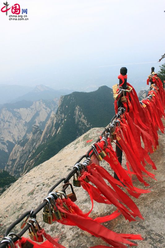 Это одно из самых ранних мест зарождения даосизма в Китае, который является душой культуры гор Хуашань. Это одно из самых ранних мест зарождения даосизма в Китае, который является душой культуры гор Хуашань.