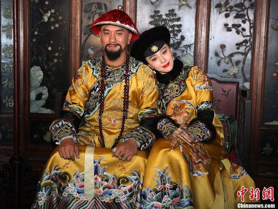 Новый образ Фань Бинбин в парадном платье императрицы