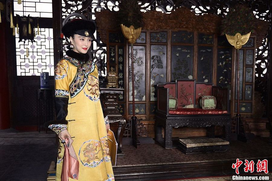 Новый образ Фань Бинбин в парадном платье императрицы