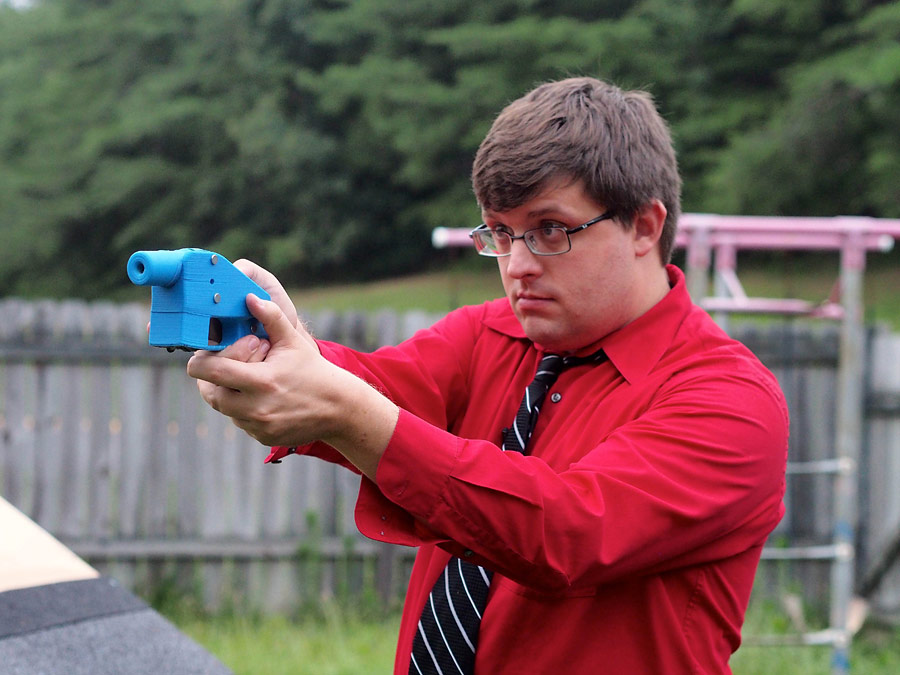 11 июля, Ганновер США, инженер-программист Трэвис Лерол (Travis Leroll) попытался выстрелить из пластикового пистолета.