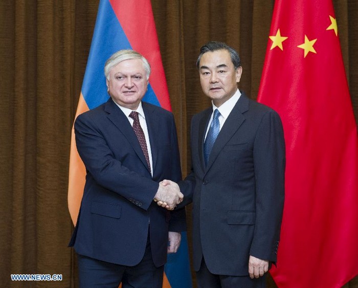 Ван И провел переговоры с министром иностранных дел Армении