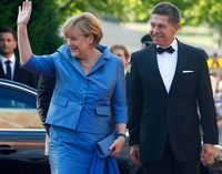 Ангела Меркель поразила светскую публику своим синим вечерним платьем