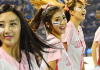 Сексуальные танцы южнокорейских черлидеров в соревнованиях по бейсболу 