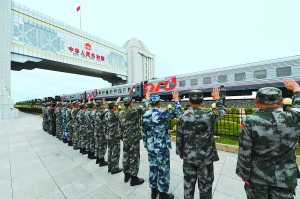 КНР и Россия проводят совместные антитеррористические учения 'Мирная миссия-2013'