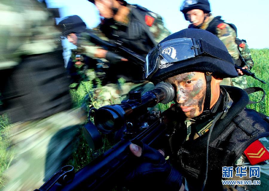 31 июля солдаты из бригады Чжучжоу военной полиции провинции Хунань провели тренировки. 