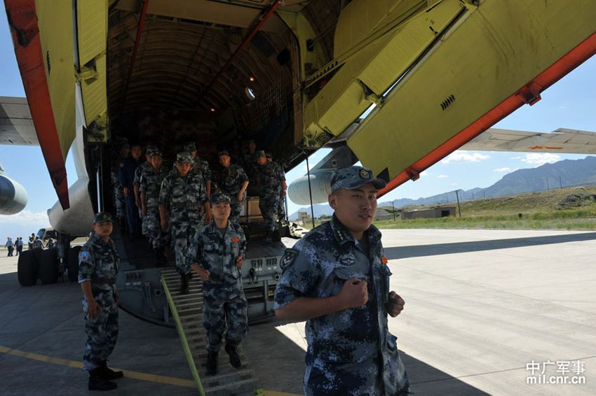 Боевая группа «Фэйбао» ВВС НОАК прибыла в Россию на учения «Мирная миссия-2013» 