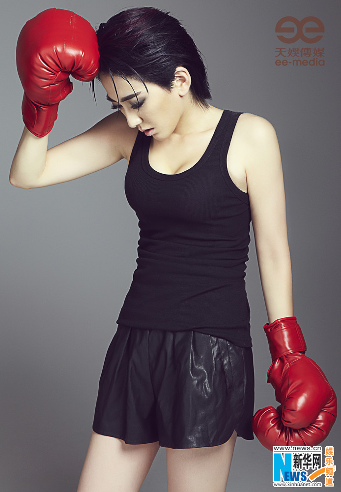 Популярная певица Лю Синь в образе боксера
