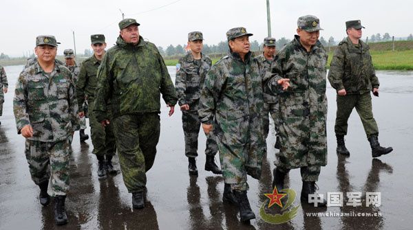 Фото: посещение места проведения военных учений «Мирная миссия-2013»