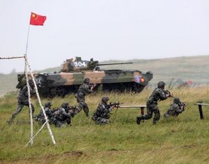 В рамках китайско-российских совместных военных учений 'Мирная миссия-2013' организована первая общая отработка практических действий войск