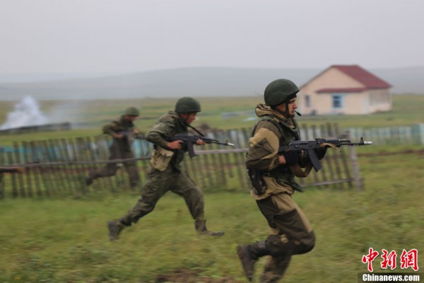 В рамках китайско-российских совместных военных учений 'Мирная миссия-2013' организованы первые боевые стрельбы