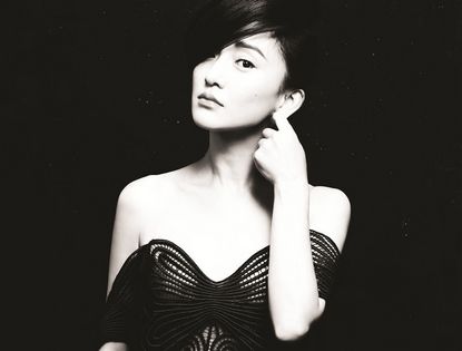 Обворожительная актриса Чжоу Сюнь для журнала FIGARO