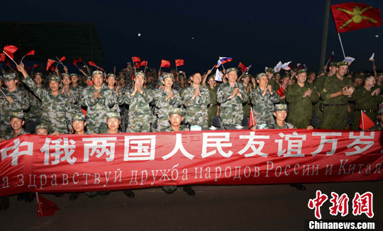 «Мирная миссия - 2013»: китайские и российские солдаты посмотрели художественные выступления 