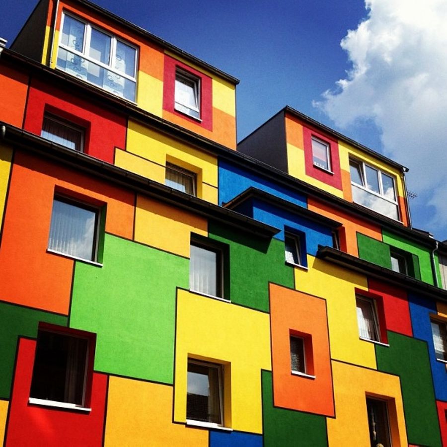 Разноцветные дома разных уголков мира
