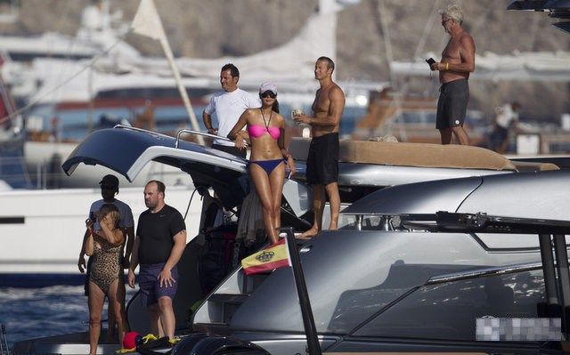 Новая любимца русского миллиардера Ло Цзылинь появилась на яхт-вечеринке Леонардо Ди Каприо