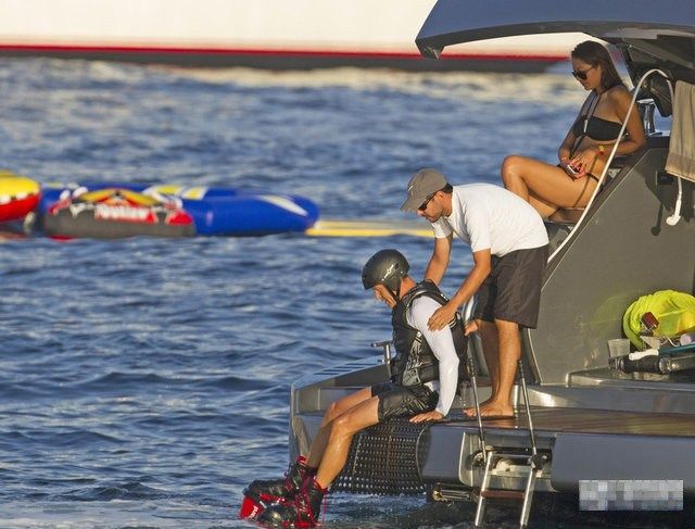 Новая любимца русского миллиардера Ло Цзылинь появилась на яхт-вечеринке Леонардо Ди Каприо