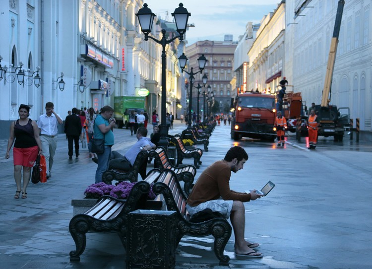 Открытие пешеходной зоны на Никольской улице в Москве