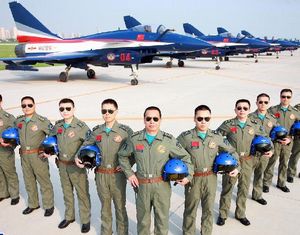 Пилотажная группа ВВС НОАК отправилась в Россию для участия в московском авиасалоне МАКС-2013