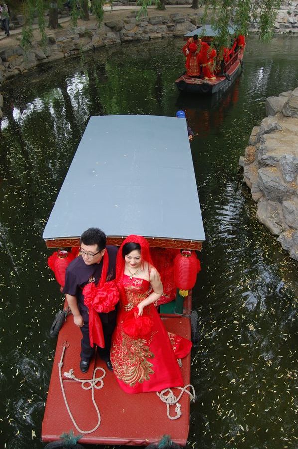 Парк Юаньминъюань: Коллективная свадьба в китайском традиционном стиле
