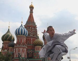 Шаолиньские монахи продемонстрируют свое искусство на Красной площади