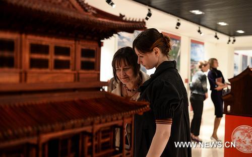 В Москве открылась выставка 'Возрождение садов Юаньминъюань' 